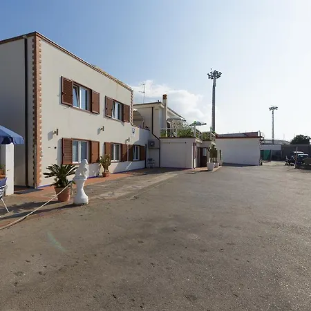 Beach Hotel 14Leoni B&B-3
